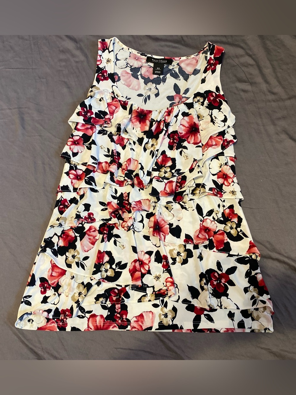 White House Black Market pink white floral ruffle stretch tank top, size XS